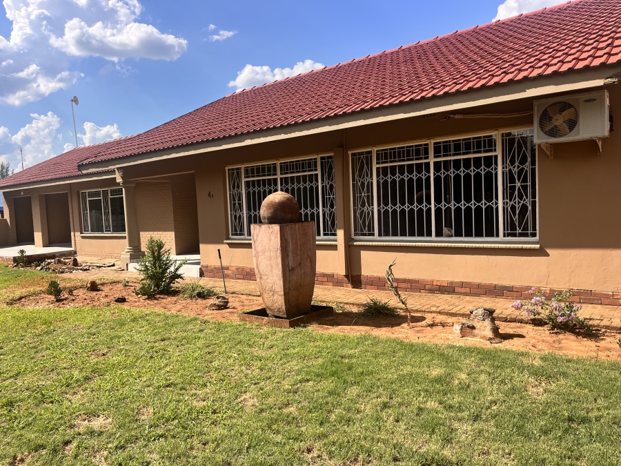 To Let 3 Bedroom Property for Rent in Flamwood North West